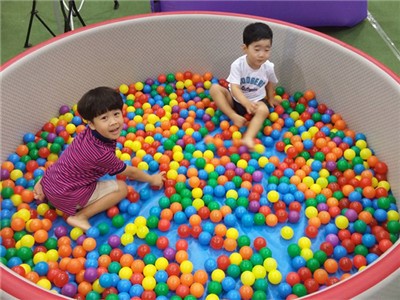 Drop Stitch Fabric Round and Oval Shapes Ball Pool for Kids